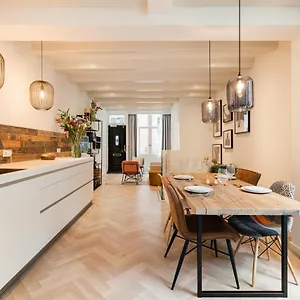 4* Bed & Breakfast Leidse Square 5 Star Luxury